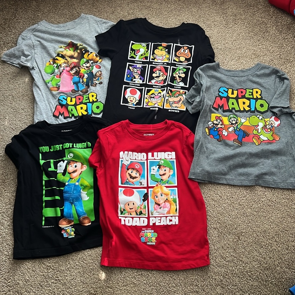 Lot of five Super Mario shirts XS (5)